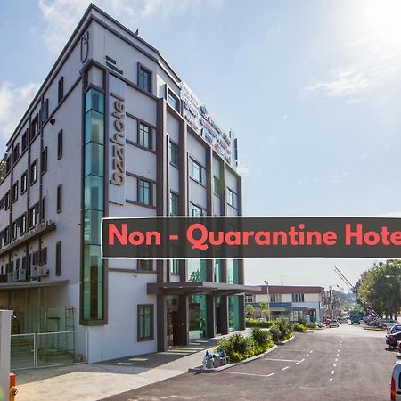 Bzz Hotel Skudai Bagian luar foto
