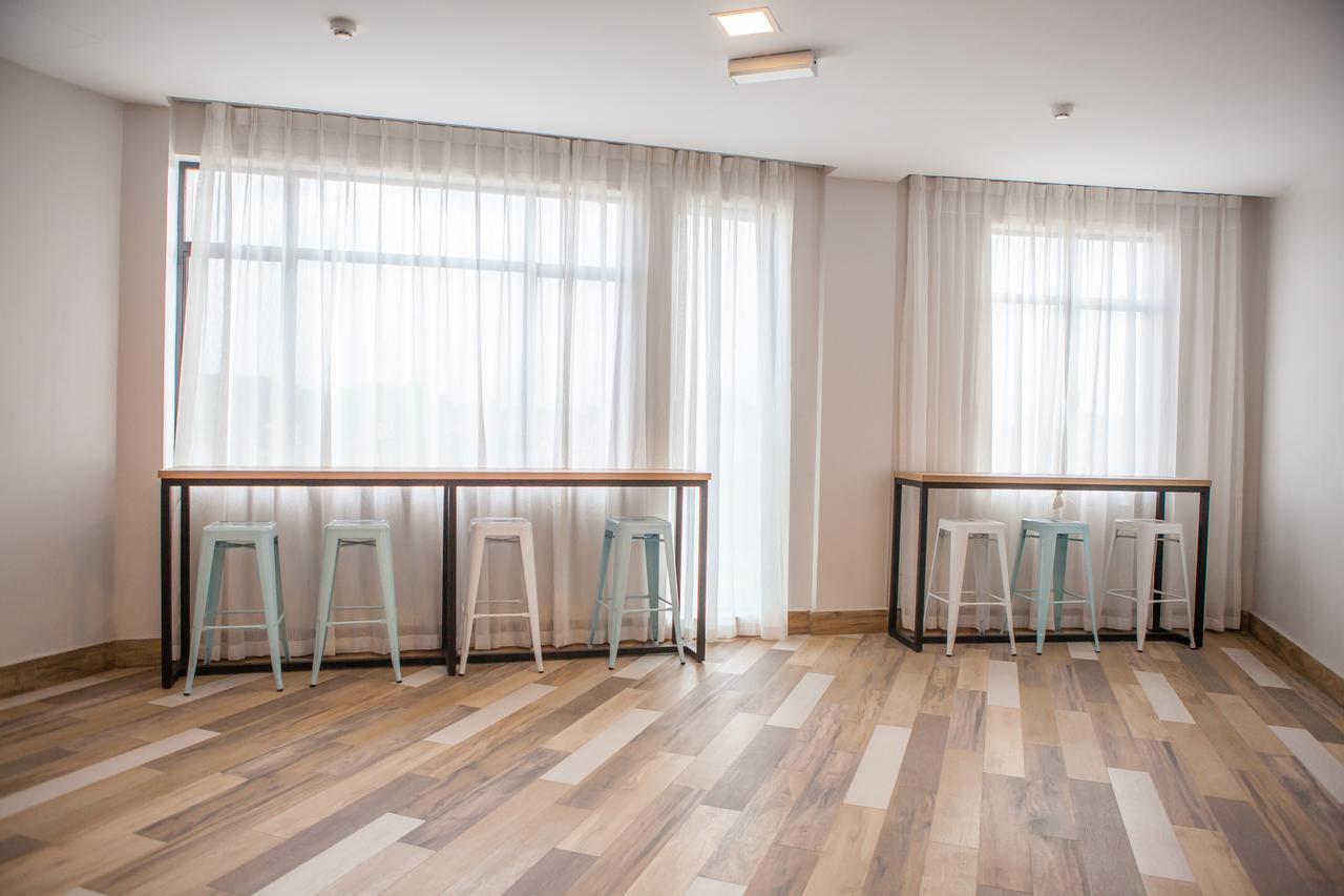 Bzz Hotel Skudai Bagian luar foto