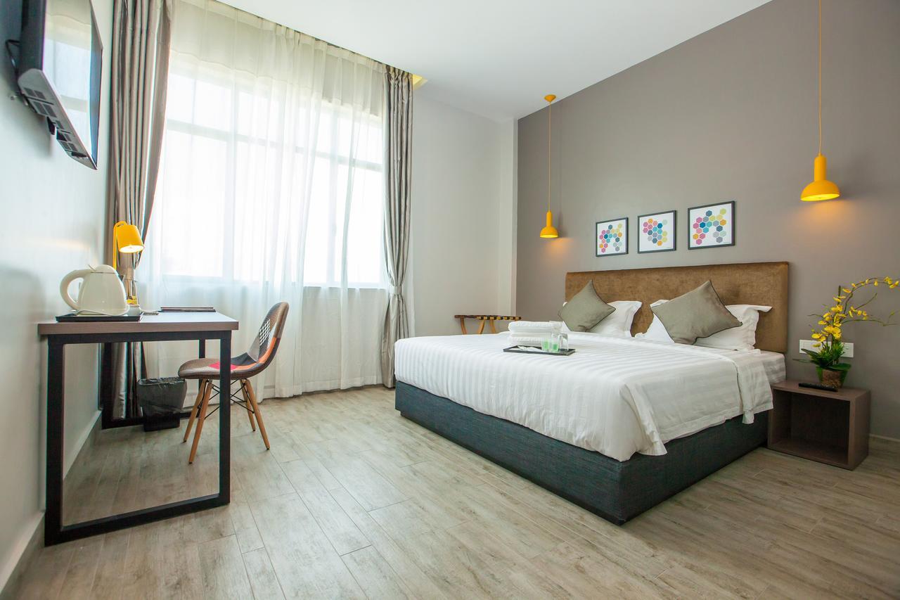 Bzz Hotel Skudai Bagian luar foto