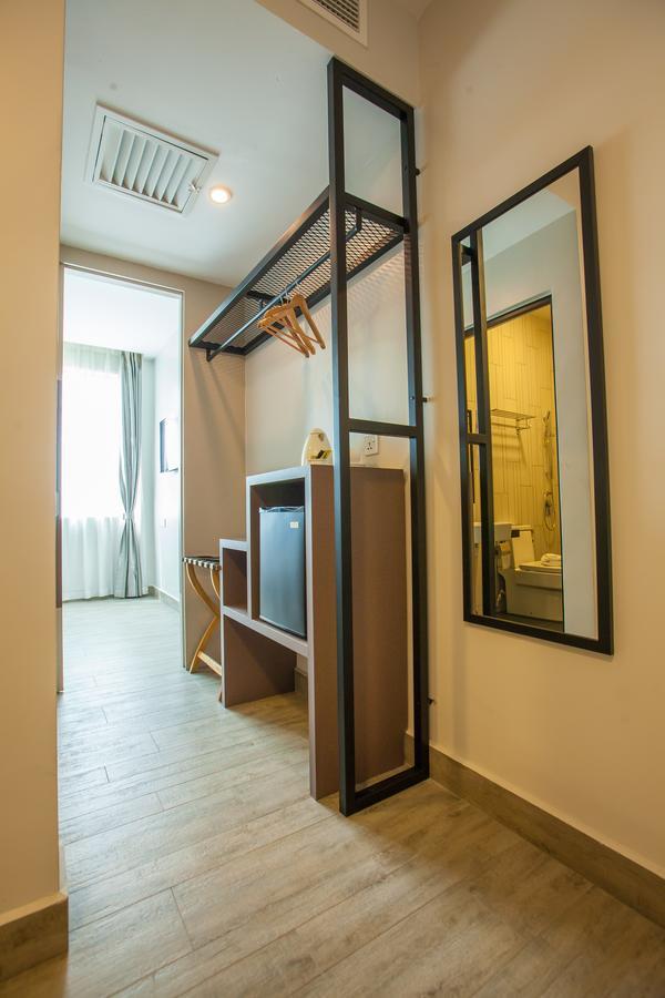 Bzz Hotel Skudai Bagian luar foto