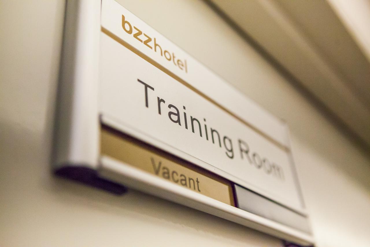 Bzz Hotel Skudai Bagian luar foto
