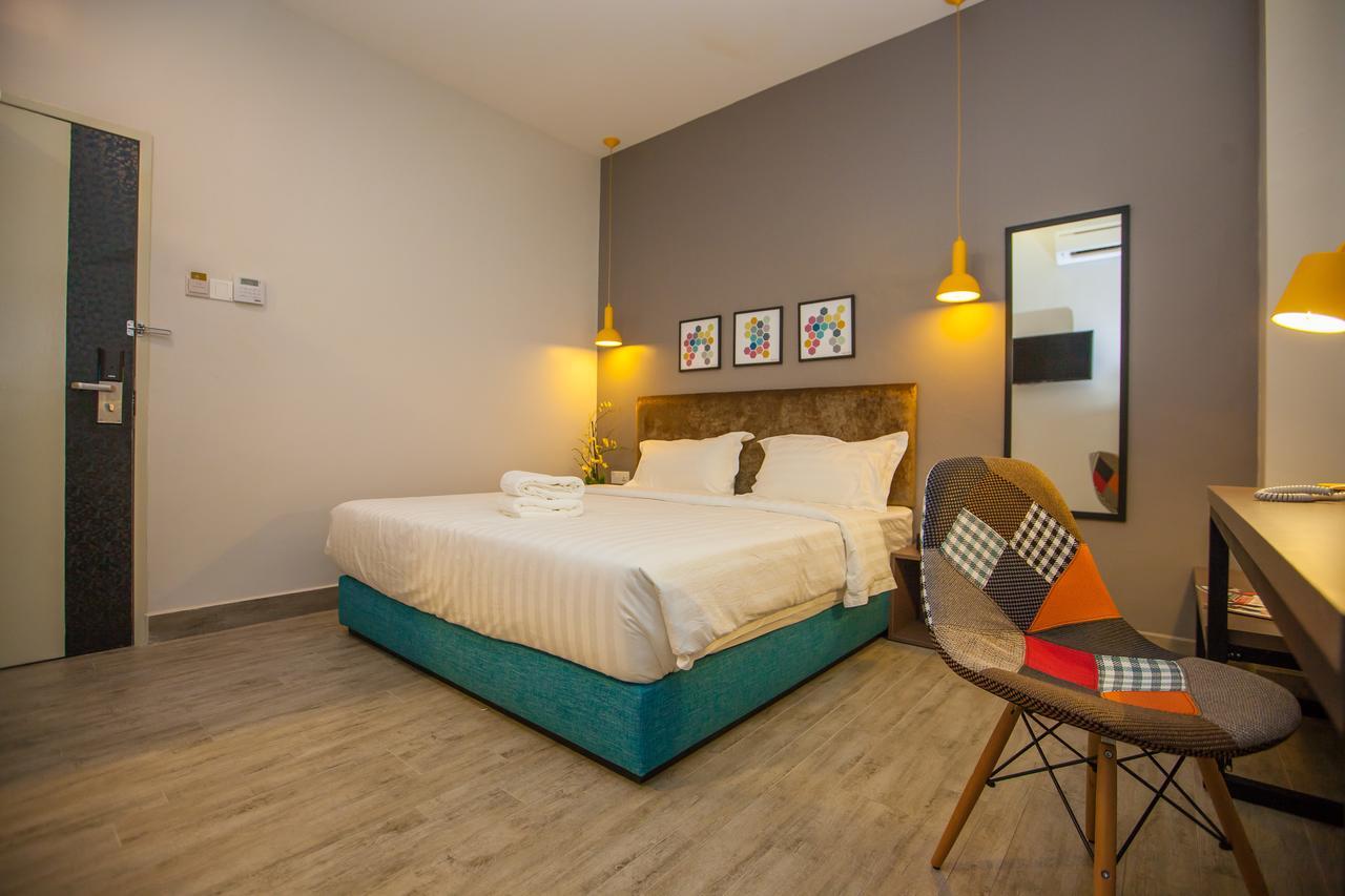 Bzz Hotel Skudai Bagian luar foto