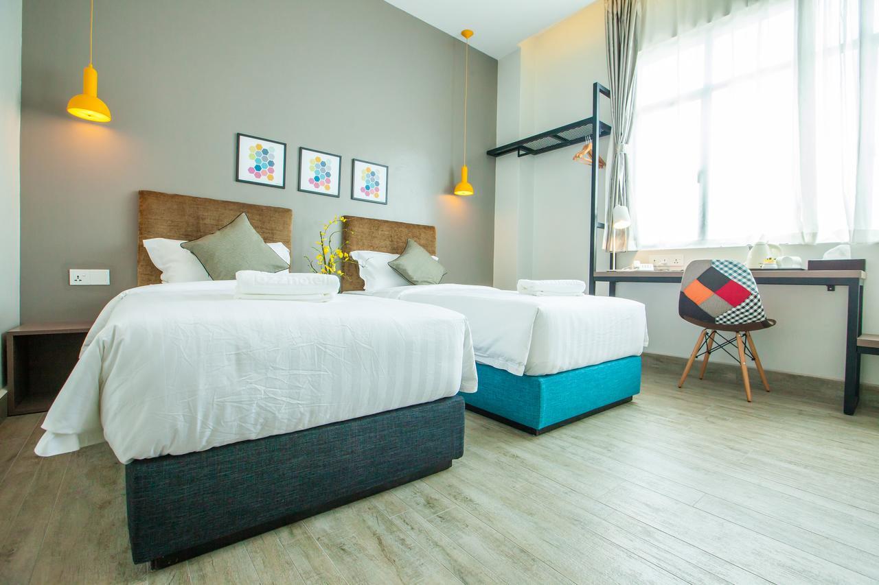 Bzz Hotel Skudai Bagian luar foto