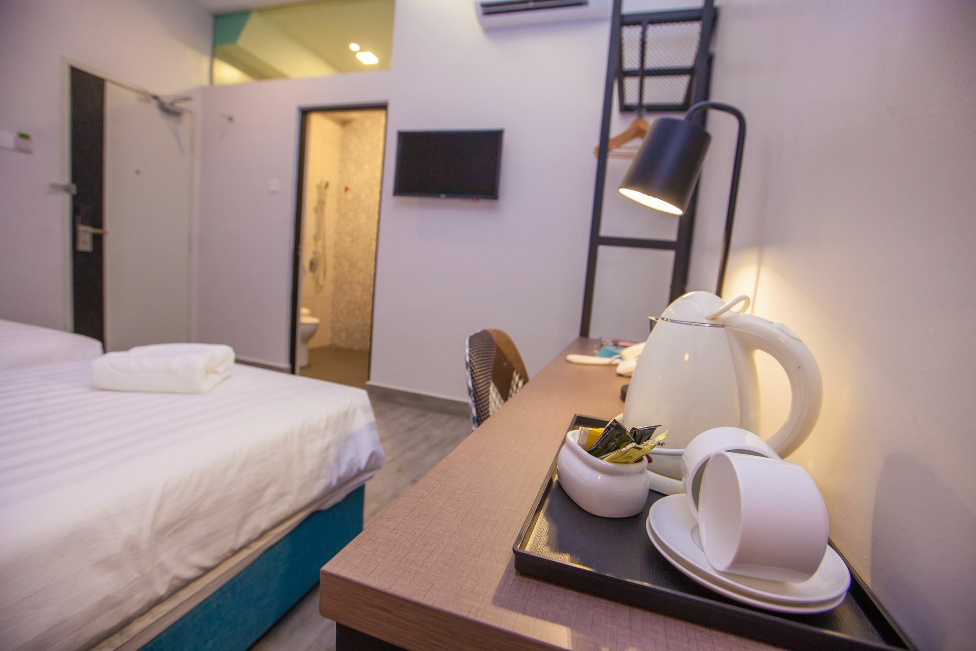 Bzz Hotel Skudai Bagian luar foto