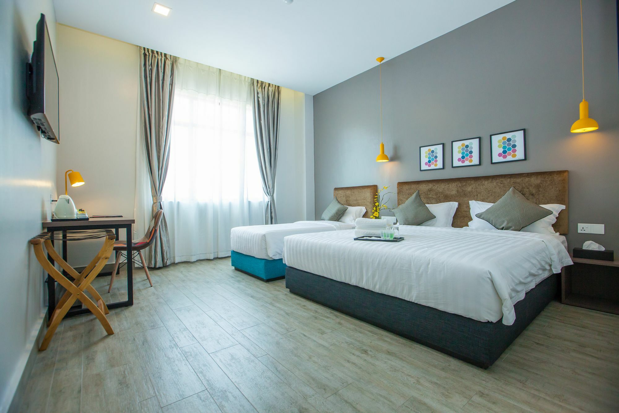 Bzz Hotel Skudai Bagian luar foto