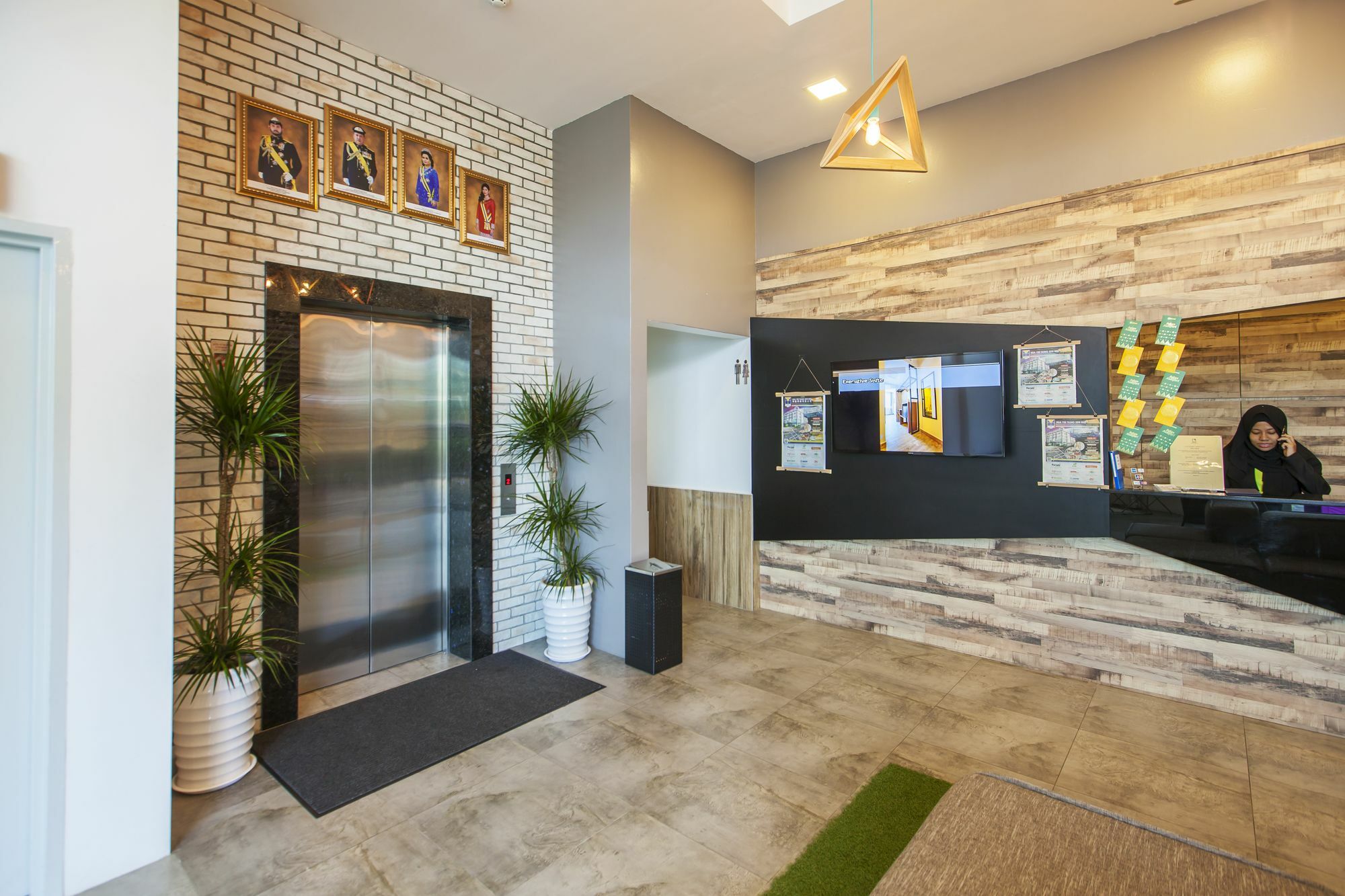 Bzz Hotel Skudai Bagian luar foto