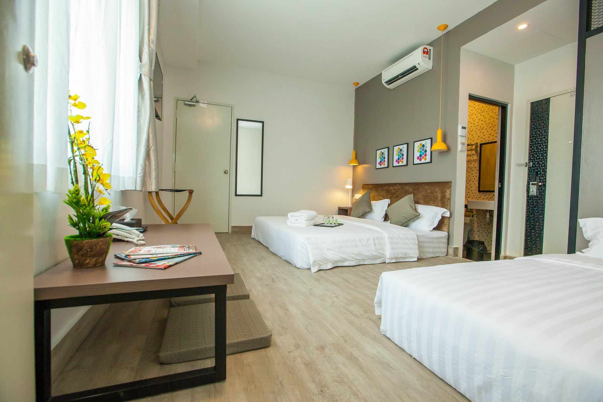 Bzz Hotel Skudai Bagian luar foto