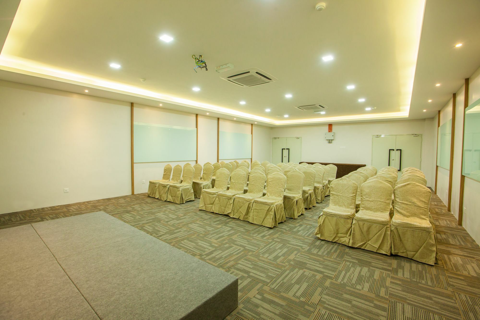 Bzz Hotel Skudai Bagian luar foto