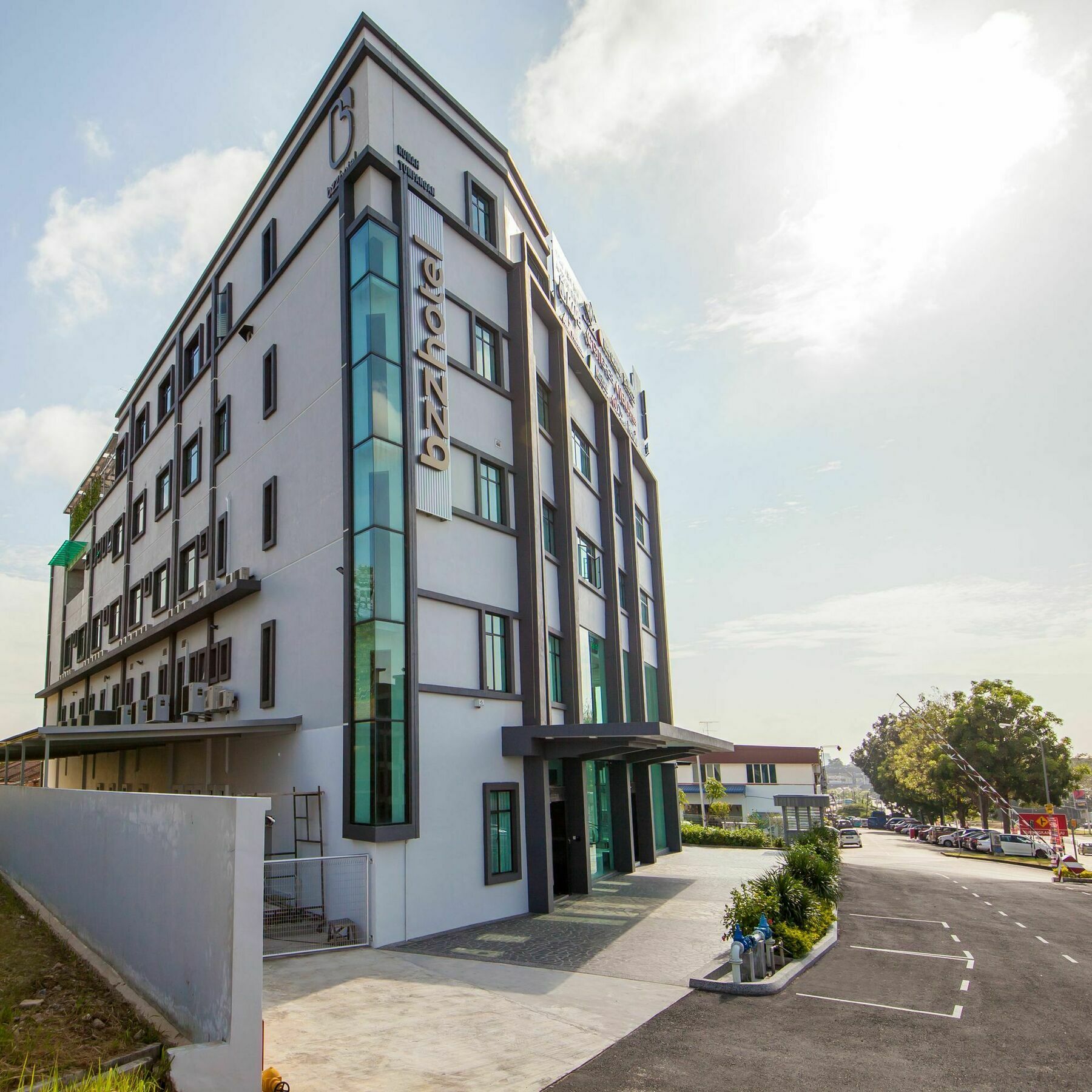 Bzz Hotel Skudai Bagian luar foto