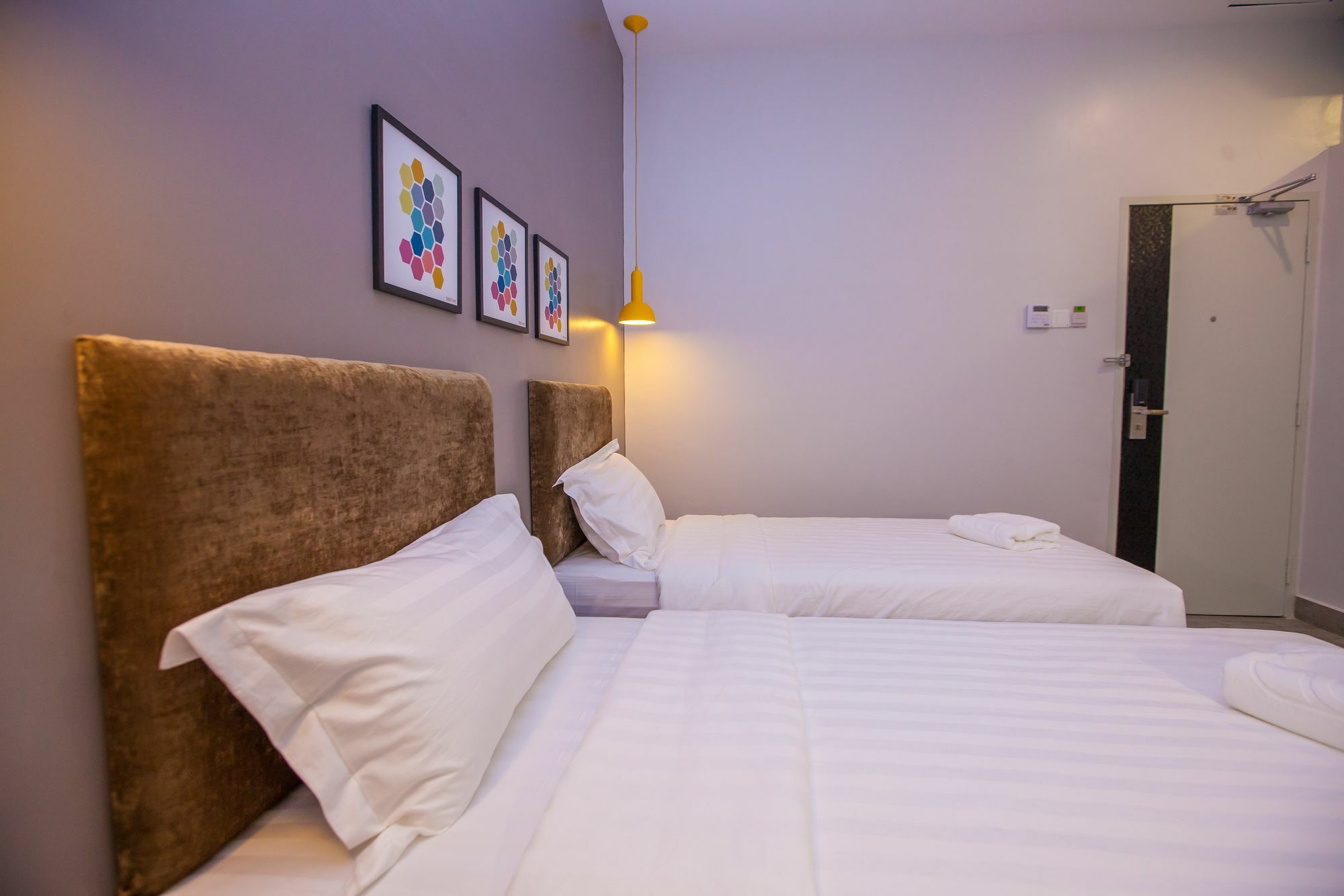 Bzz Hotel Skudai Bagian luar foto