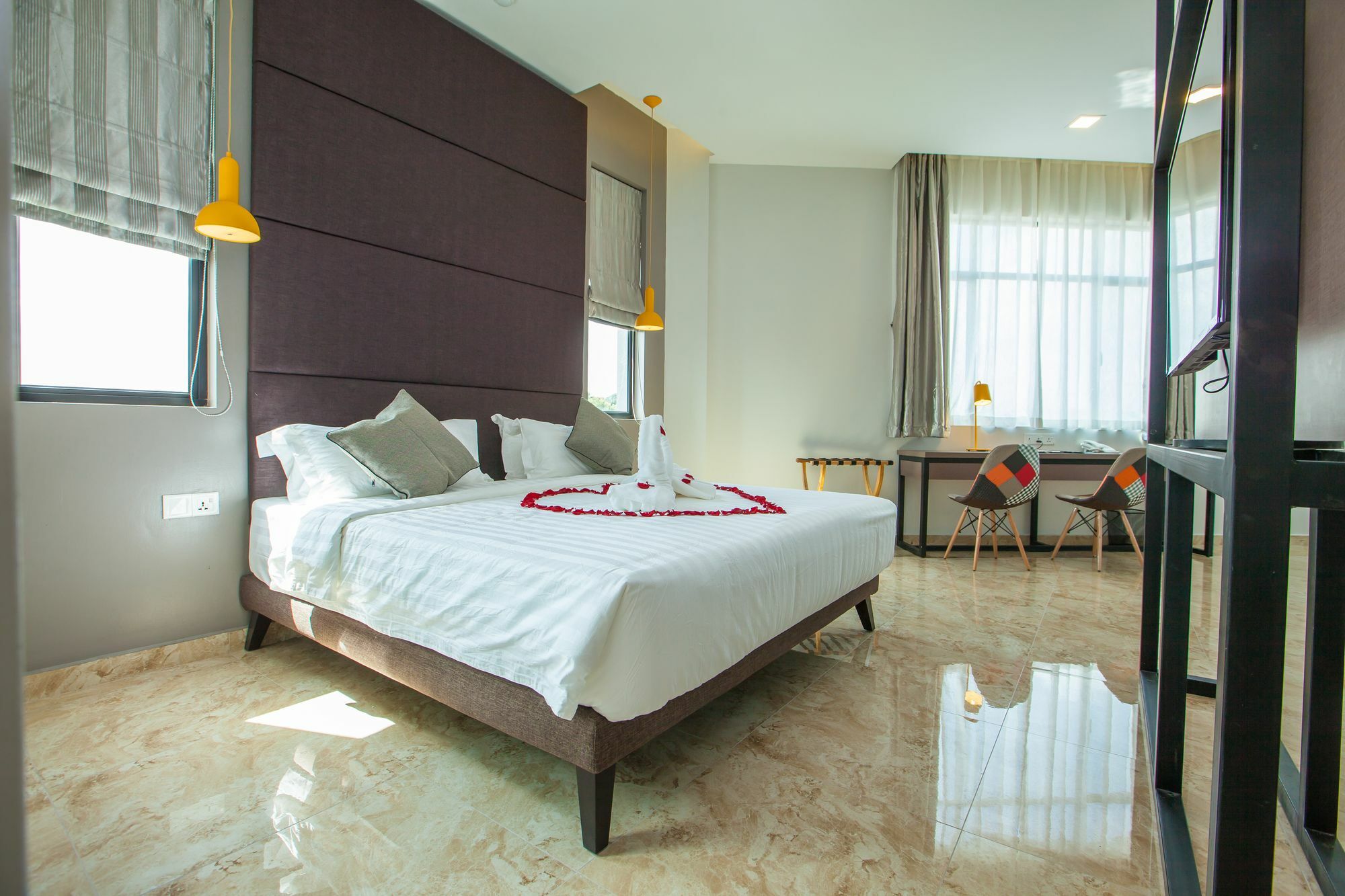 Bzz Hotel Skudai Bagian luar foto